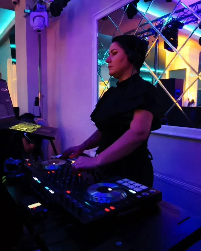 DJ Nicolle B, DJ, fotografia 5