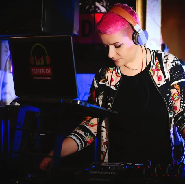 DJ Nicolle B, DJ, fotografia 10