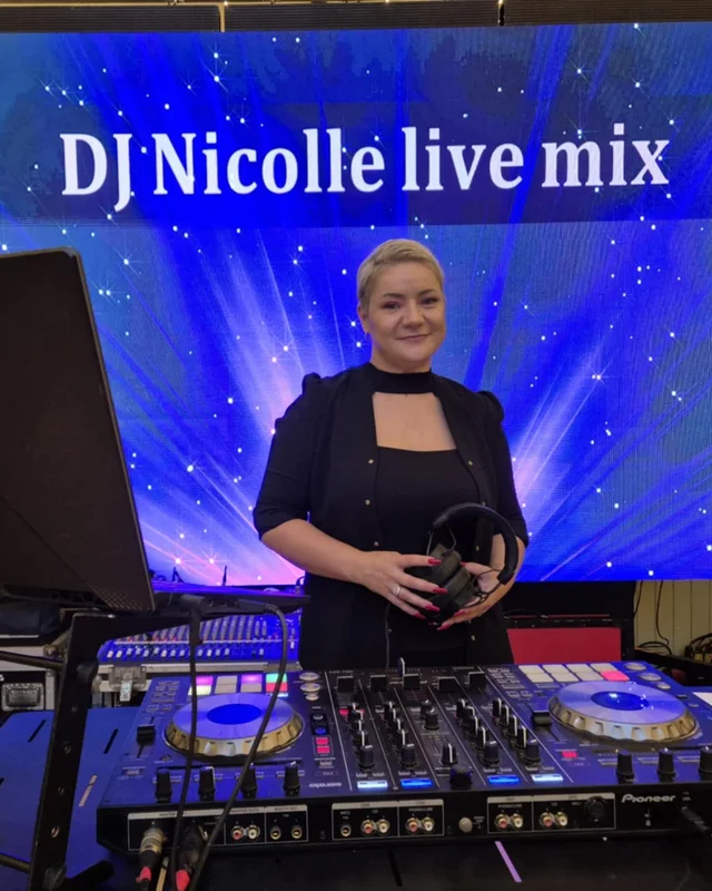DJ Nicolle B, DJ, fotografia 3