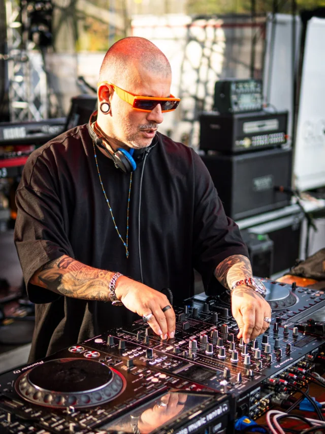 Vali Bărbulescu, DJ, București