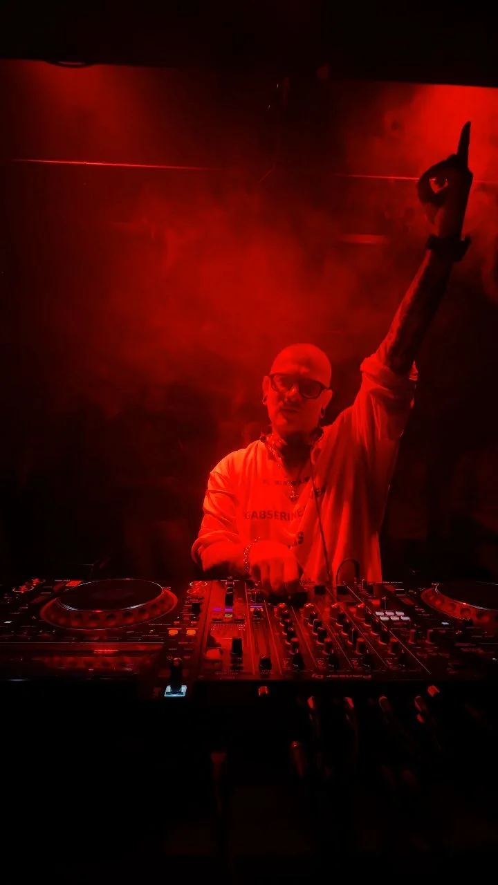 Vali Bărbulescu, DJ, fotografia 1