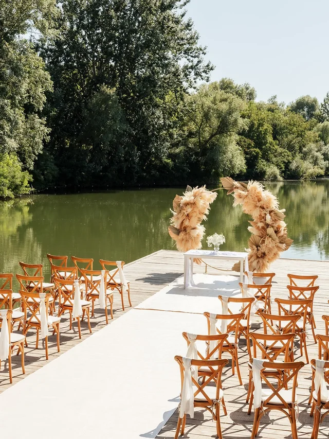 Ceremonie pe ponton