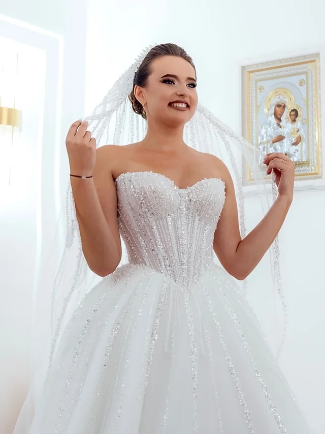 Royals, Rochii de mireasă, fotografia 11