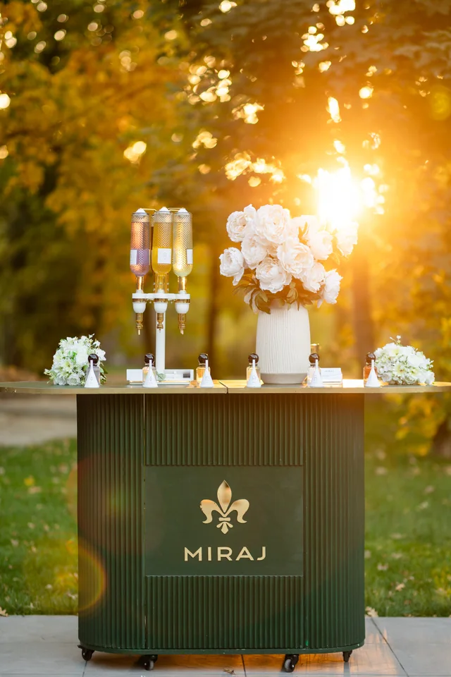 Perfume Bar la o nuntă în aer liber