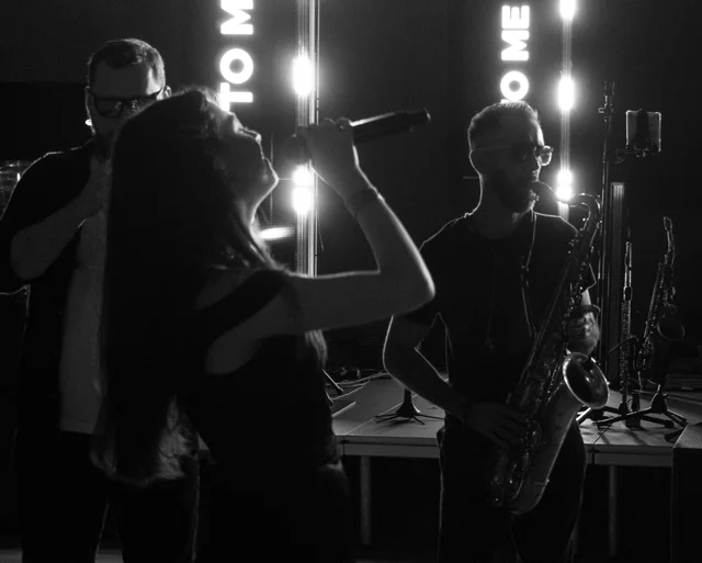 Overnite Band, Trupă, fotografia 14