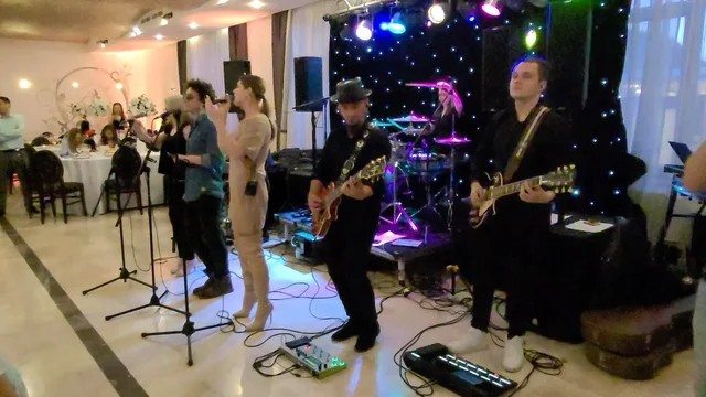 Petrecere cu trupa live