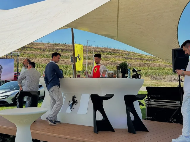 Bartolomeo Agency, Bar mobil, fotografia 9
