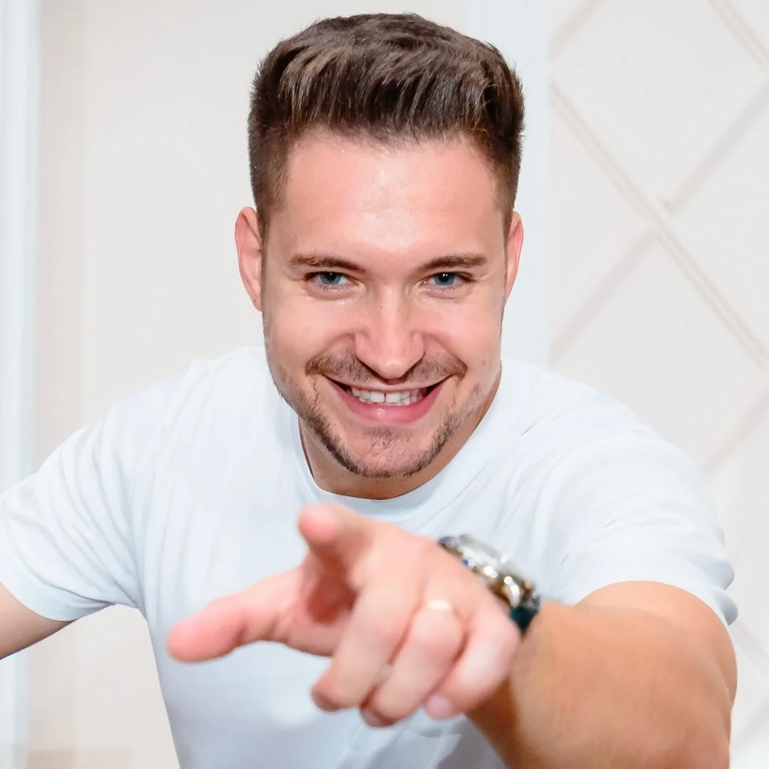 Alex Munteanu, logo