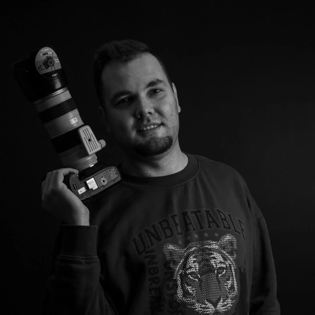 Victor Photo Studio, logo