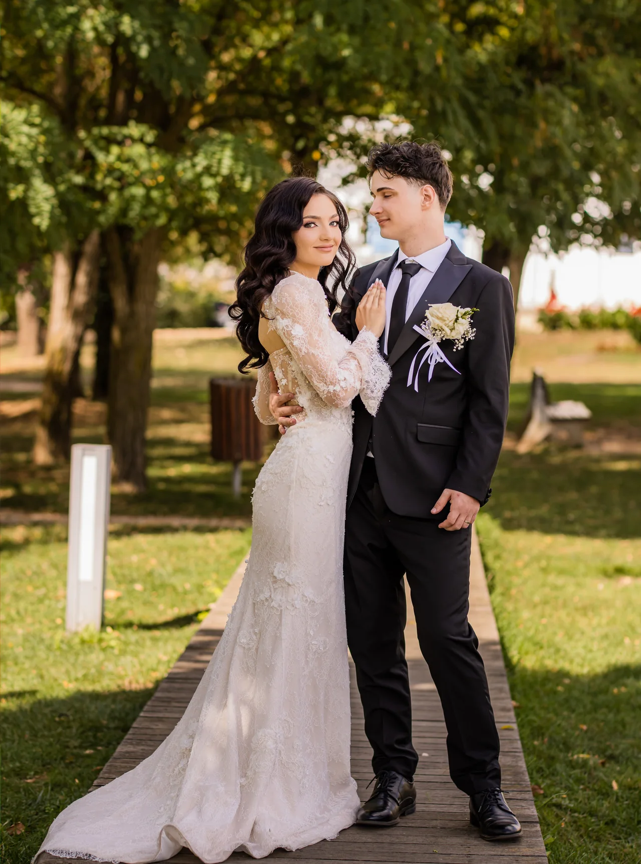 Lorys Bridal, Rochii de mireasă, fotografia 5
