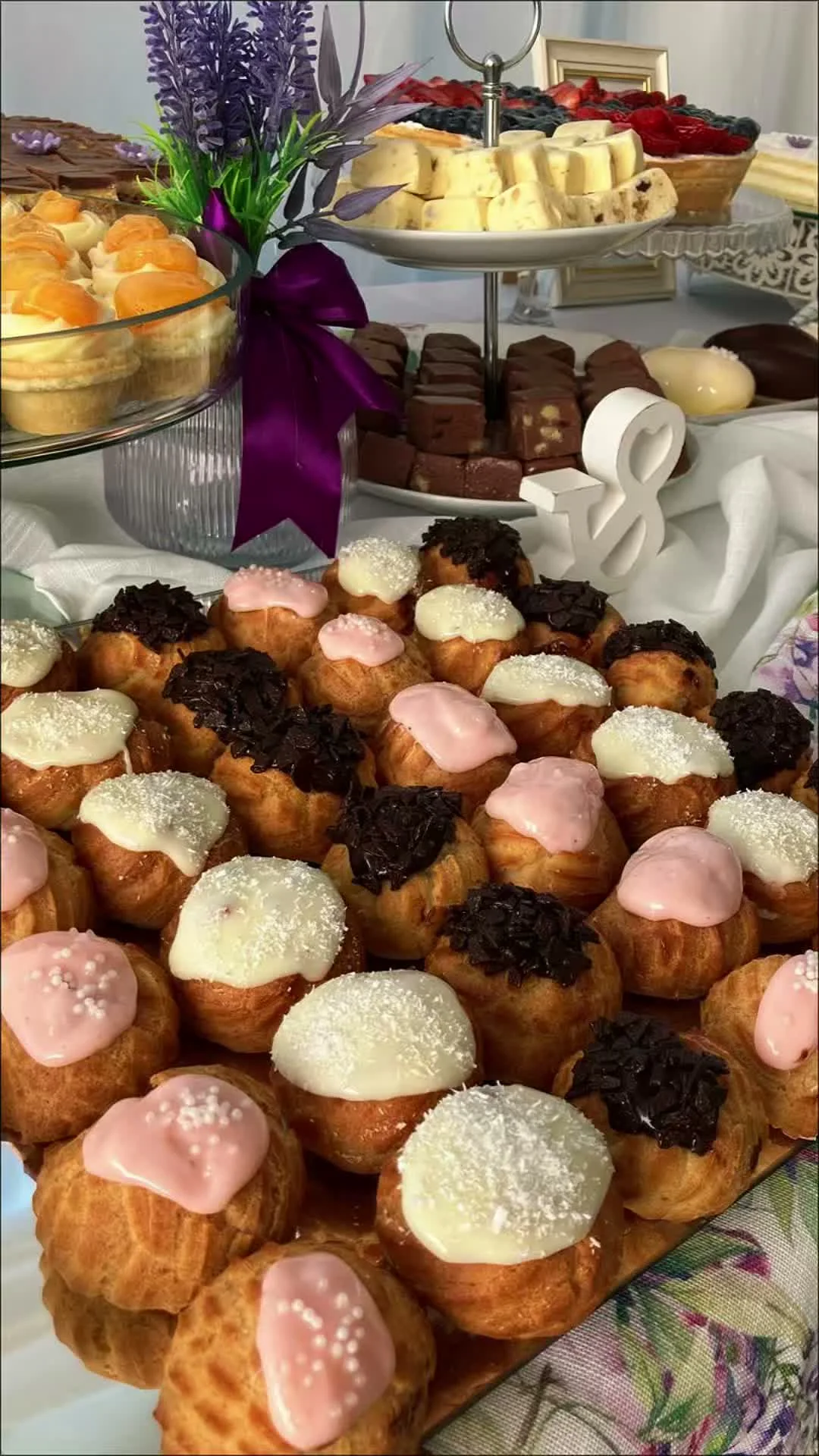 Un băiat și o fată, Tort și candy bar, fotografia 2
