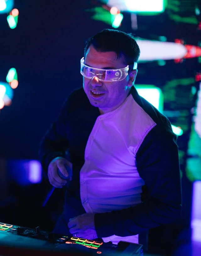 DJ Suru, DJ, fotografia 13