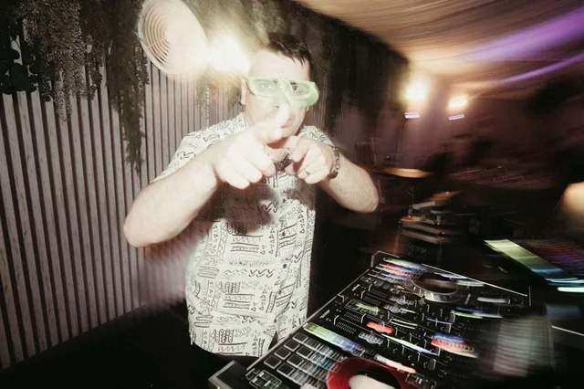 DJ Suru, DJ, fotografia 3