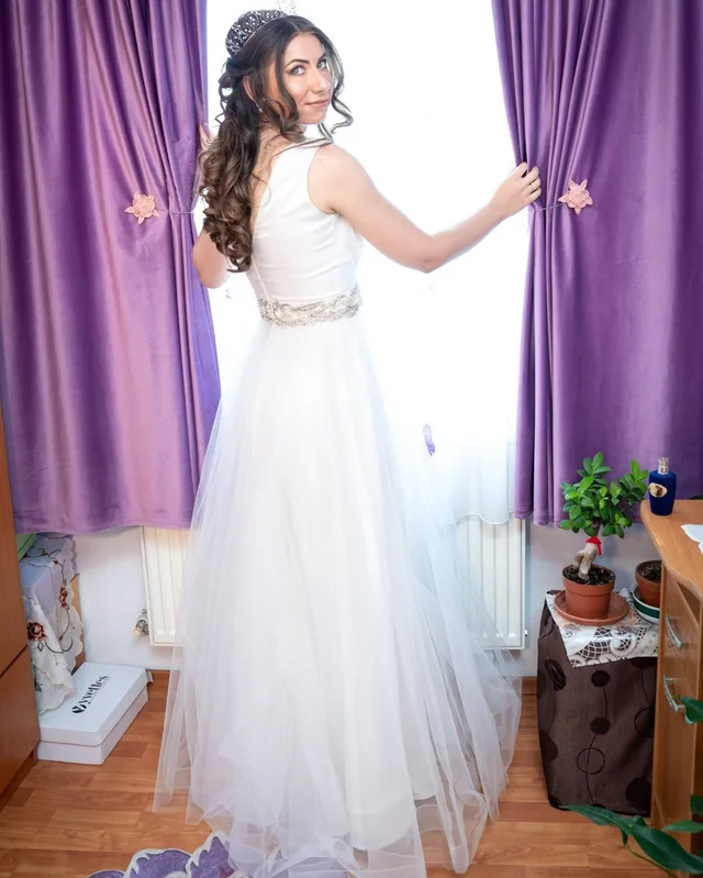 Laina Couture, Rochii de mireasă, fotografia 4