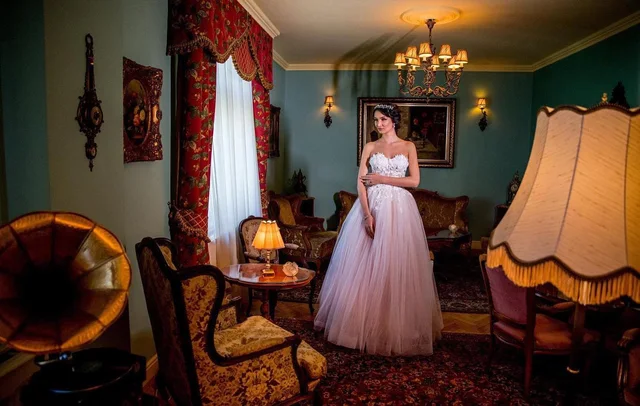 Laina Couture, Rochii mireasă, București