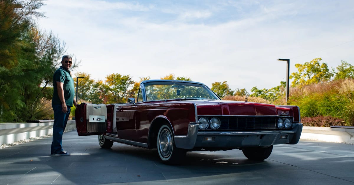 Bride Limo Ride Limo Wedding · Transport în Bucuresti | AllWeddings
